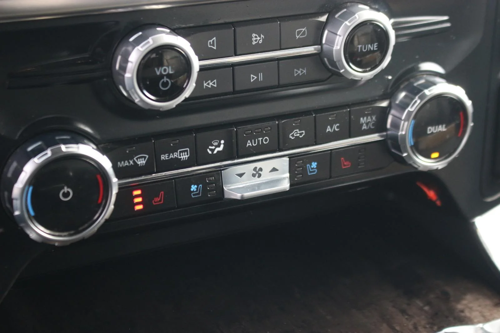 Used 2023 White Ford XL image 27