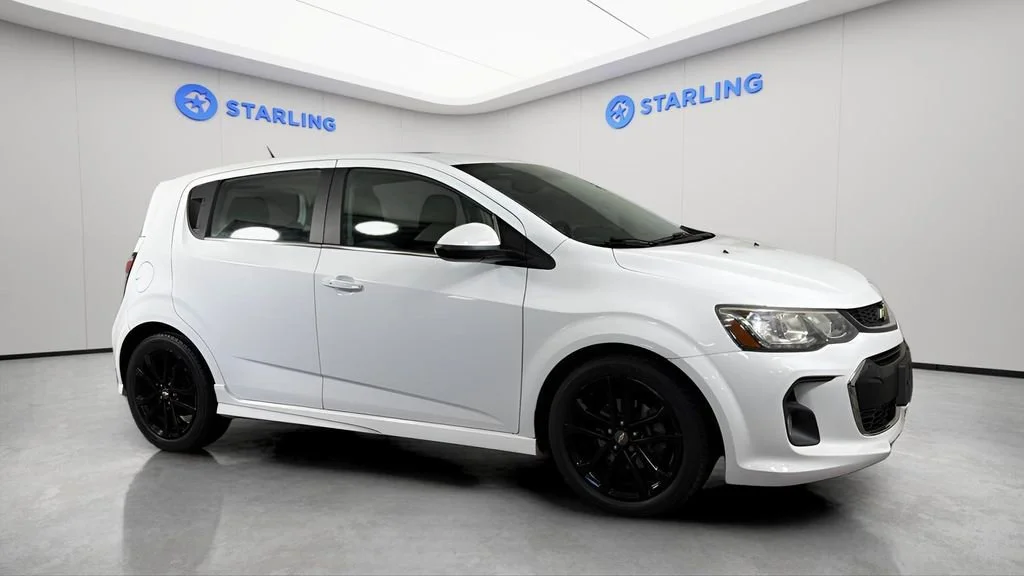Used 2017 SUMMIT WHITE Chevrolet Premier image 12