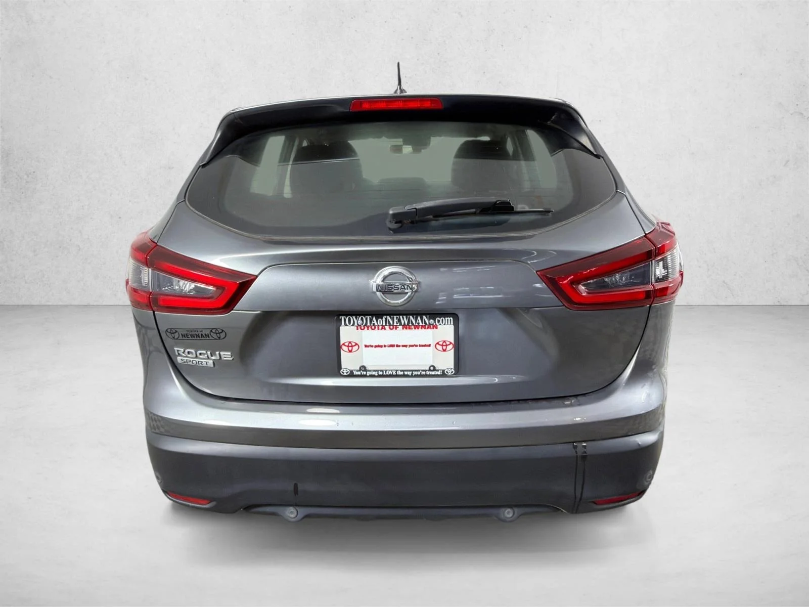Used 2021 Red Nissan S image 4