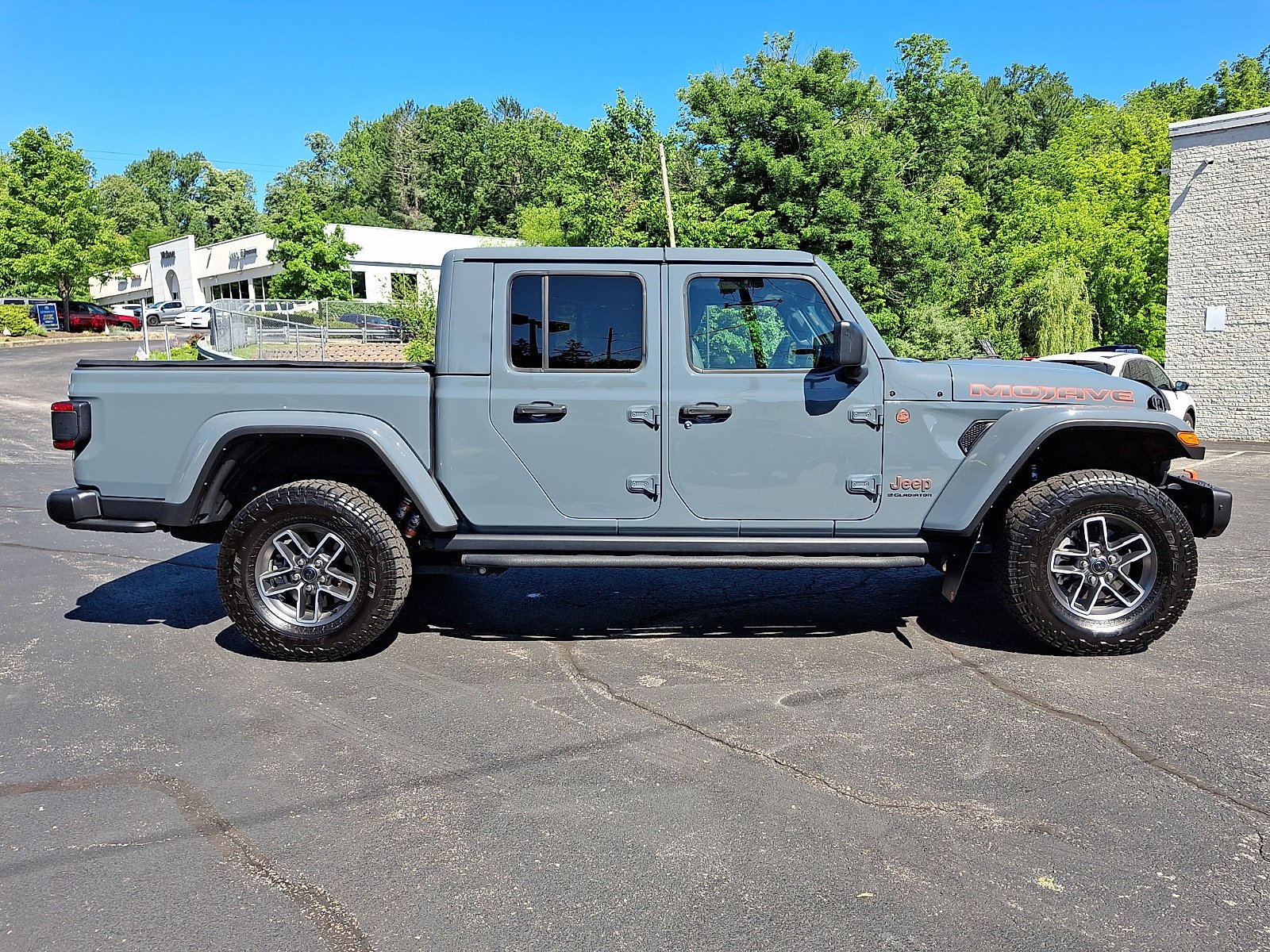 Certified Used 2024 Anvil Clear Coat Jeep Mojave X image 7
