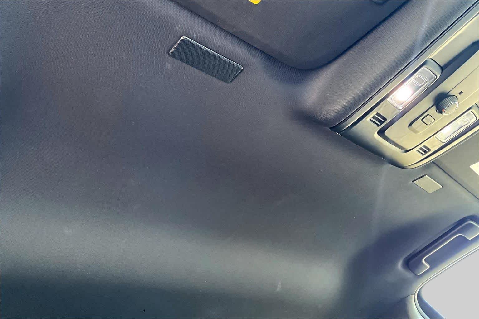 Used 2025 Summit White Chevrolet LT image 14