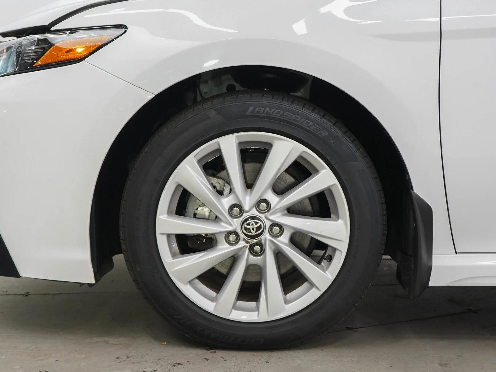 Used 2024  Toyota  image 27