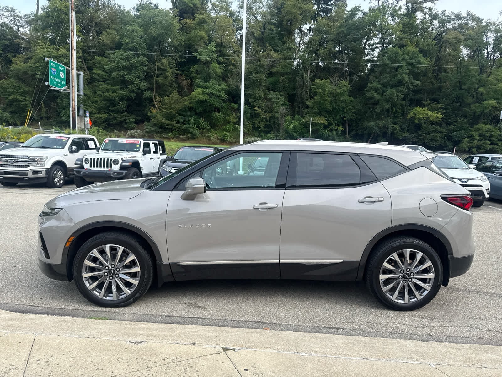 Used 2022 PEWTER METALLIC Chevrolet Premier image 4