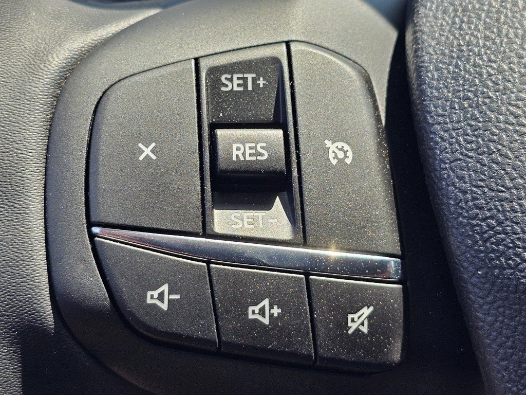 New 2025 Oxford White Ford XLT image 31