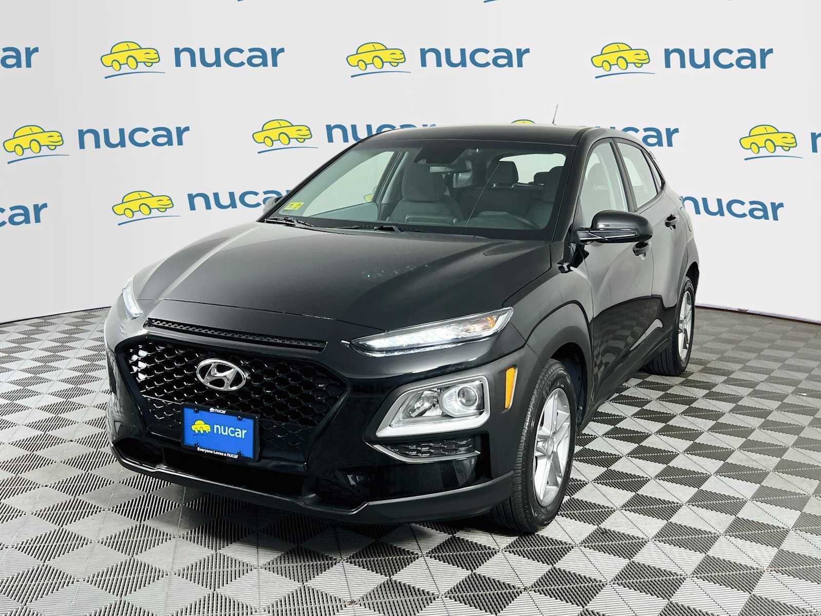 Used 2020 Ultra Black Hyundai SE image 3