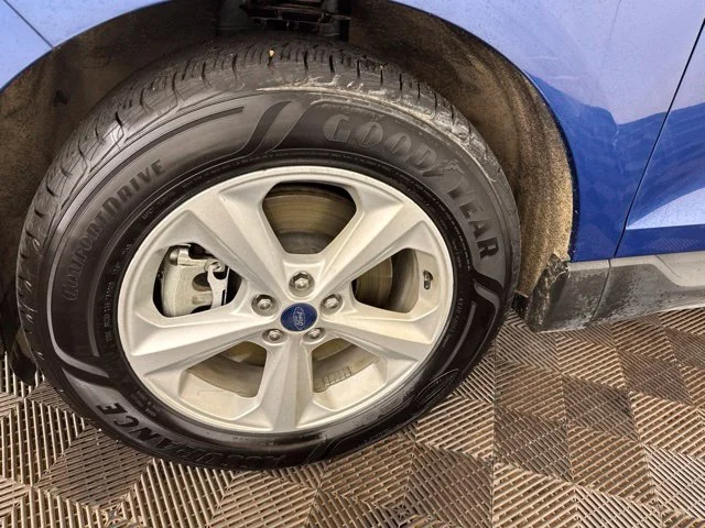 Used 2020 Blue Ford SE image 32
