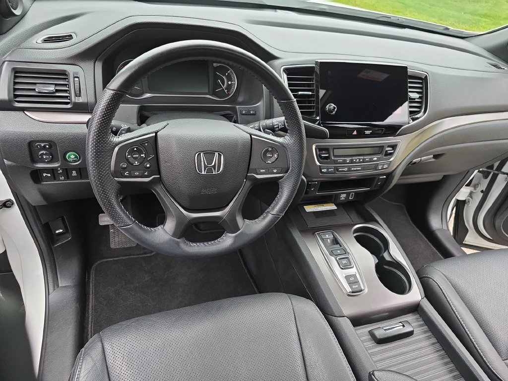 Used 2022 Beige Honda EX-L image 17