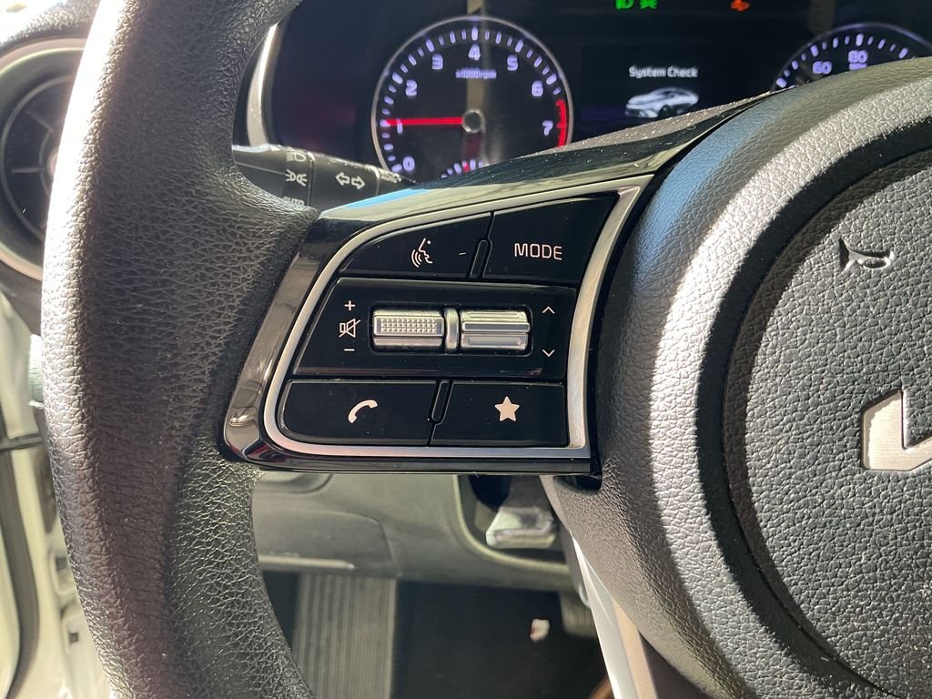 Used 2023 White Kia LXS image 17