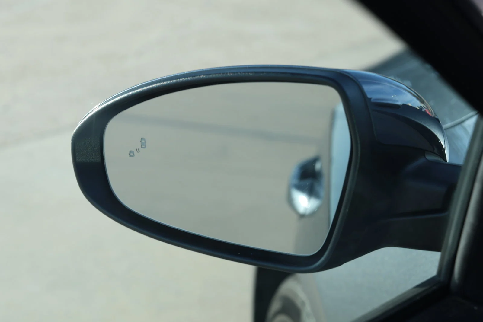 Used 2023 Gray Kia LXS image 9