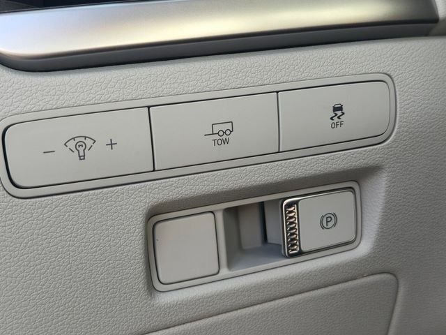 Certified Used 2025 Black Hyundai SE image 13