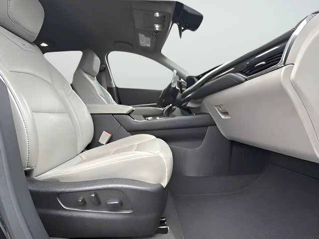 2023 Cadillac XT4 Premium Luxury AWD - 1GYFZDR49PF169108