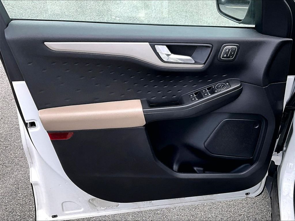 Used 2020 White Metallic Ford SEL image 9