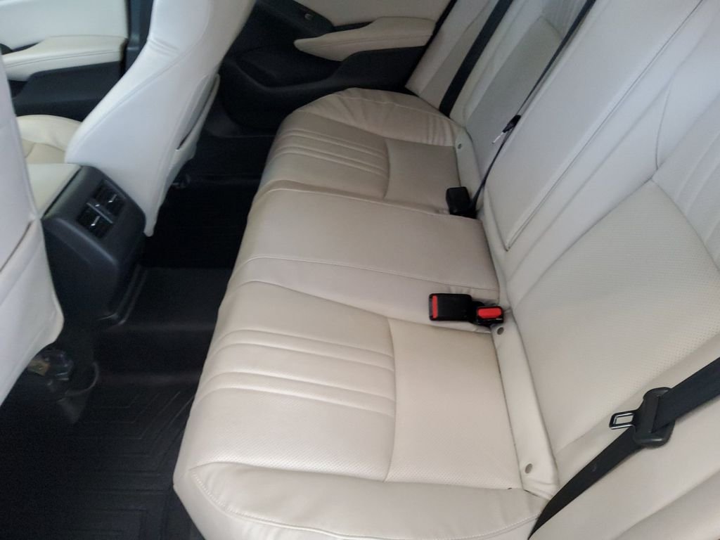 Used 2018  Honda Touring image 19