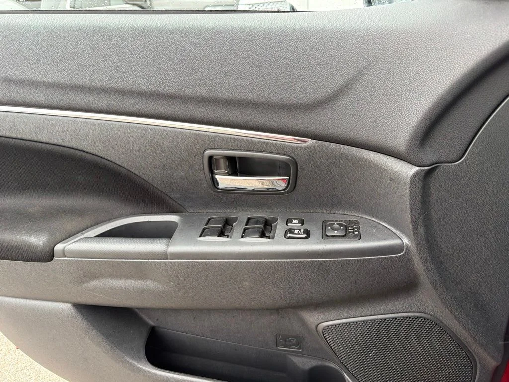 Used 2021  Mitsubishi 2.0 ES image 18