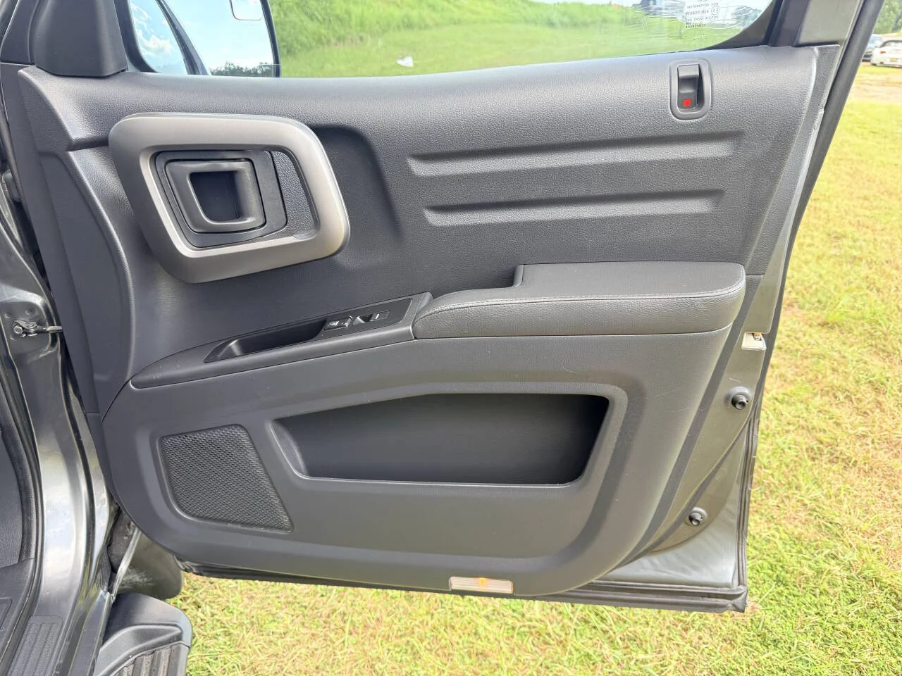 Used 2013 Gray Honda RTL 4x4 4dr Crew Cab image 25