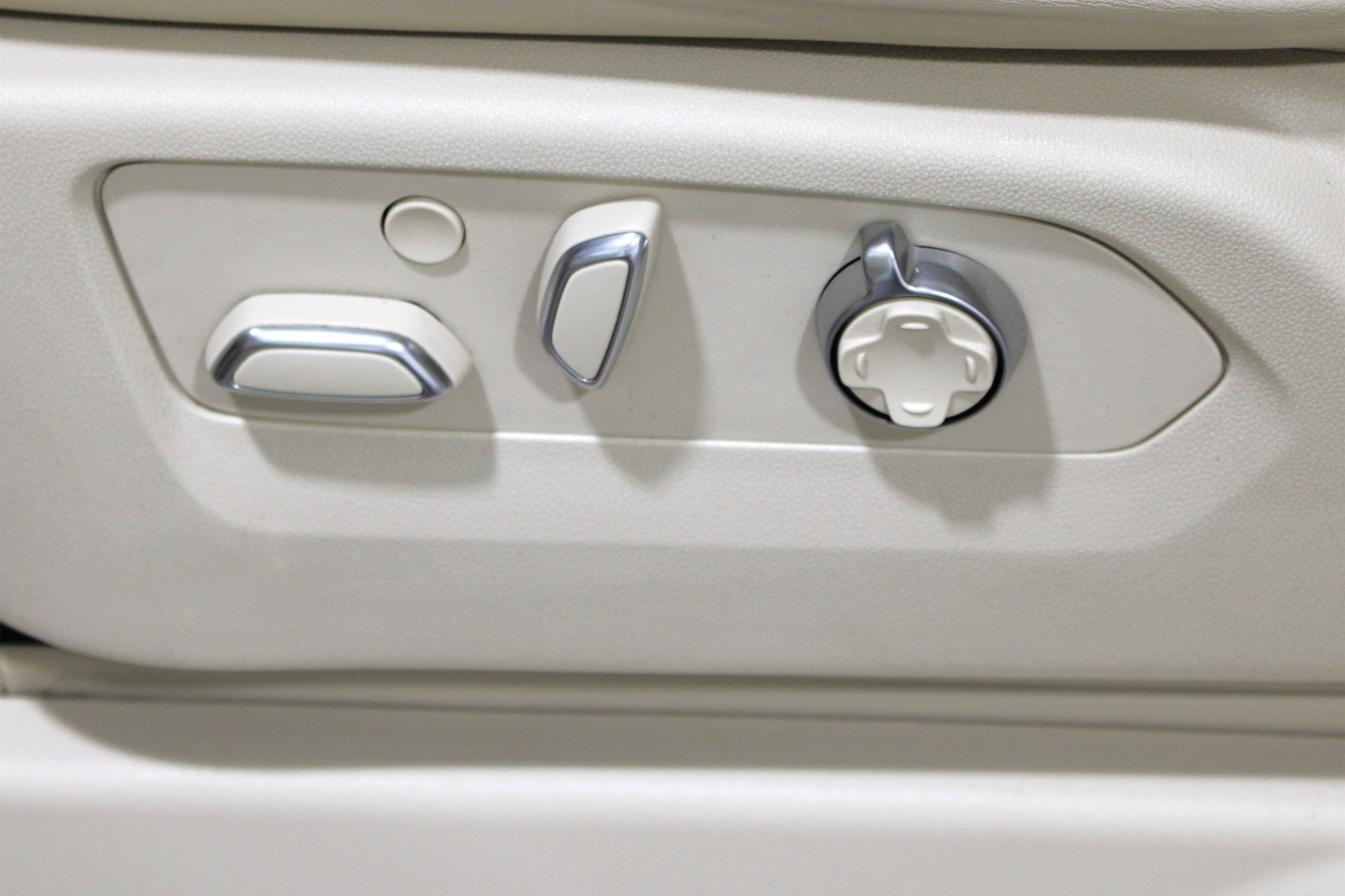 Used 2023 Crystal White Tricoat Cadillac 4WD Sport Platinum image 5
