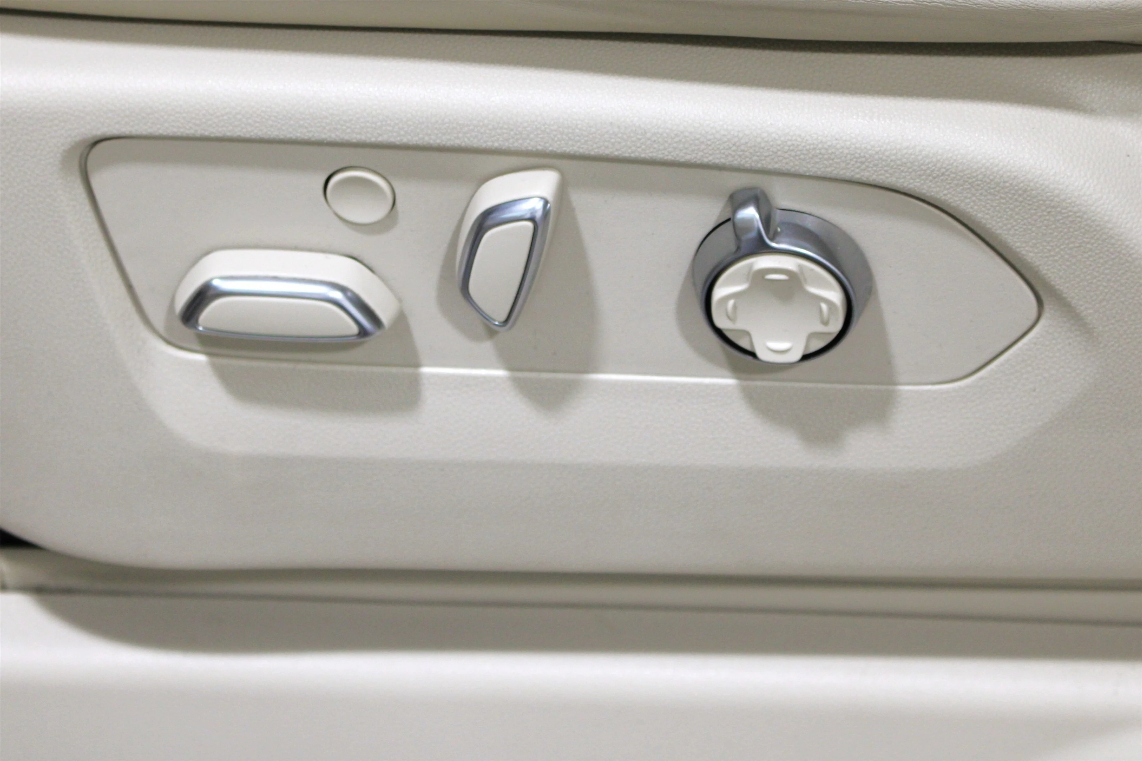 Used 2023 Crystal White Tricoat Cadillac 4WD Sport Platinum image 5