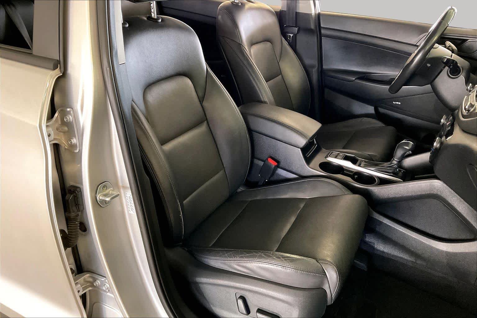 Used 2018 Molten Silver Hyundai SEL Plus image 8