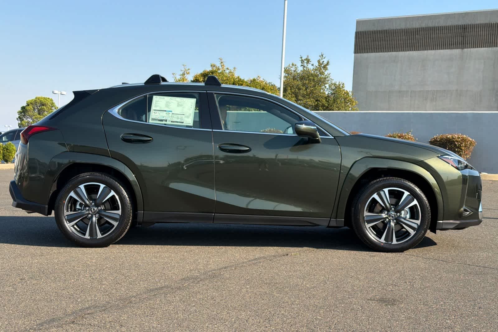 New 2026 Nori Green Pearl Lexus UX 300h PREMIUM AWD image 6