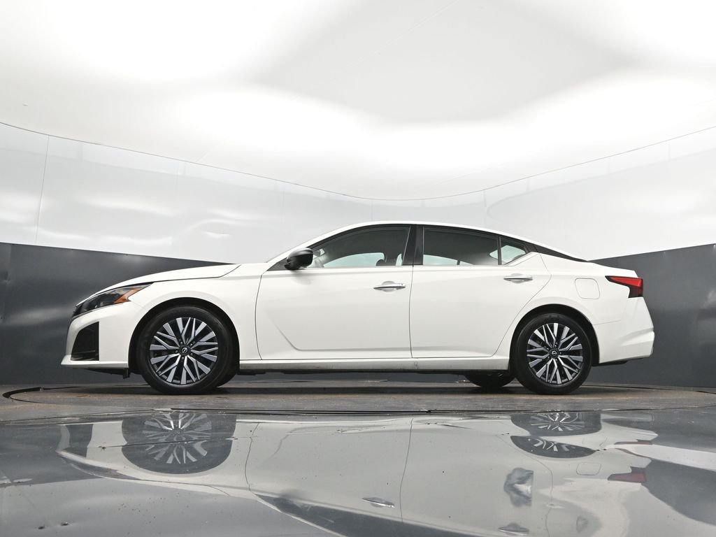 2025 Nissan Altima SV - Photo 38