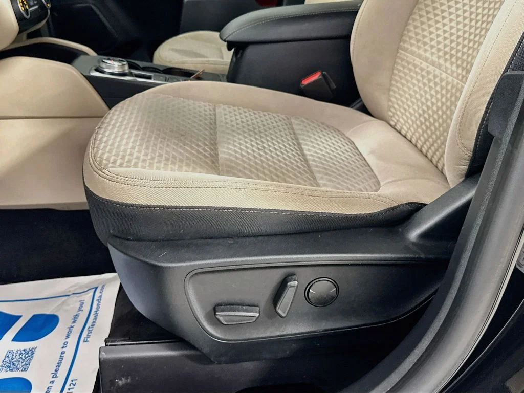 Used 2020 Black Ford SE image 23