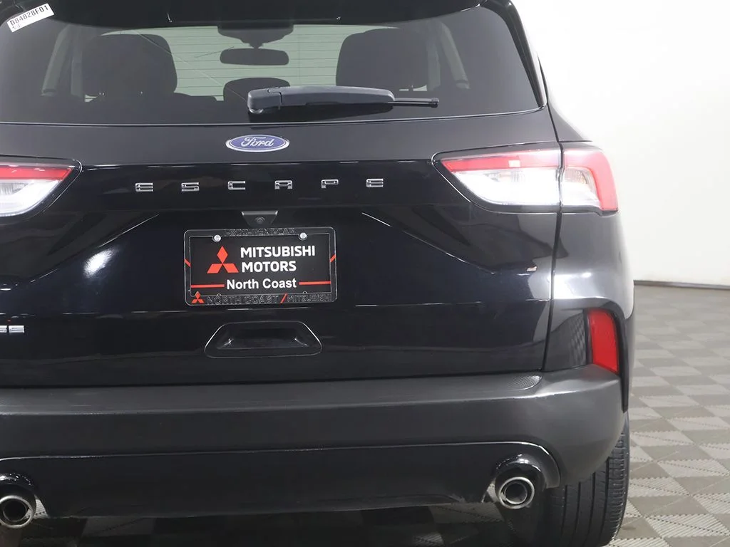 Used 2022 Black Ford SE image 14
