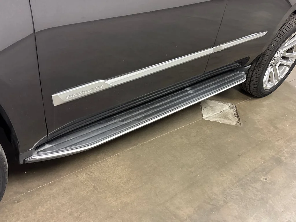Used 2018 DARK GRANITE METALLIC Cadillac Premium Luxury image 12