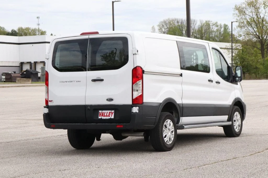 Used 2025 Oxford White Ford Base image 9