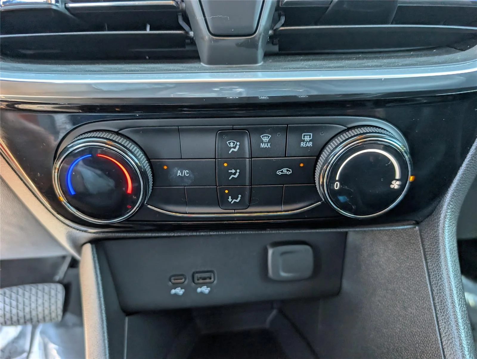 2024 Buick Encore GX Sport Touring - Photo 17