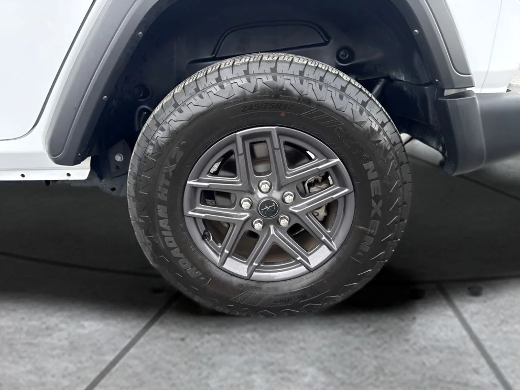 Used 2025 White Jeep Sport S image 29