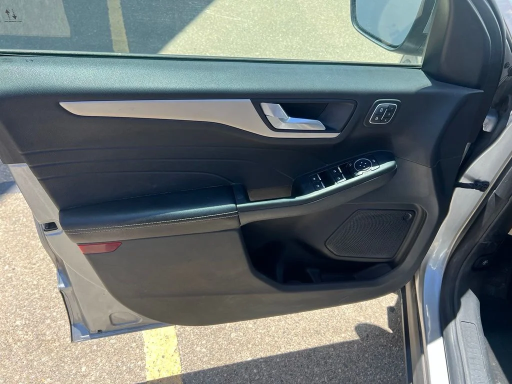 Used 2022 Silver Ford SEL image 9