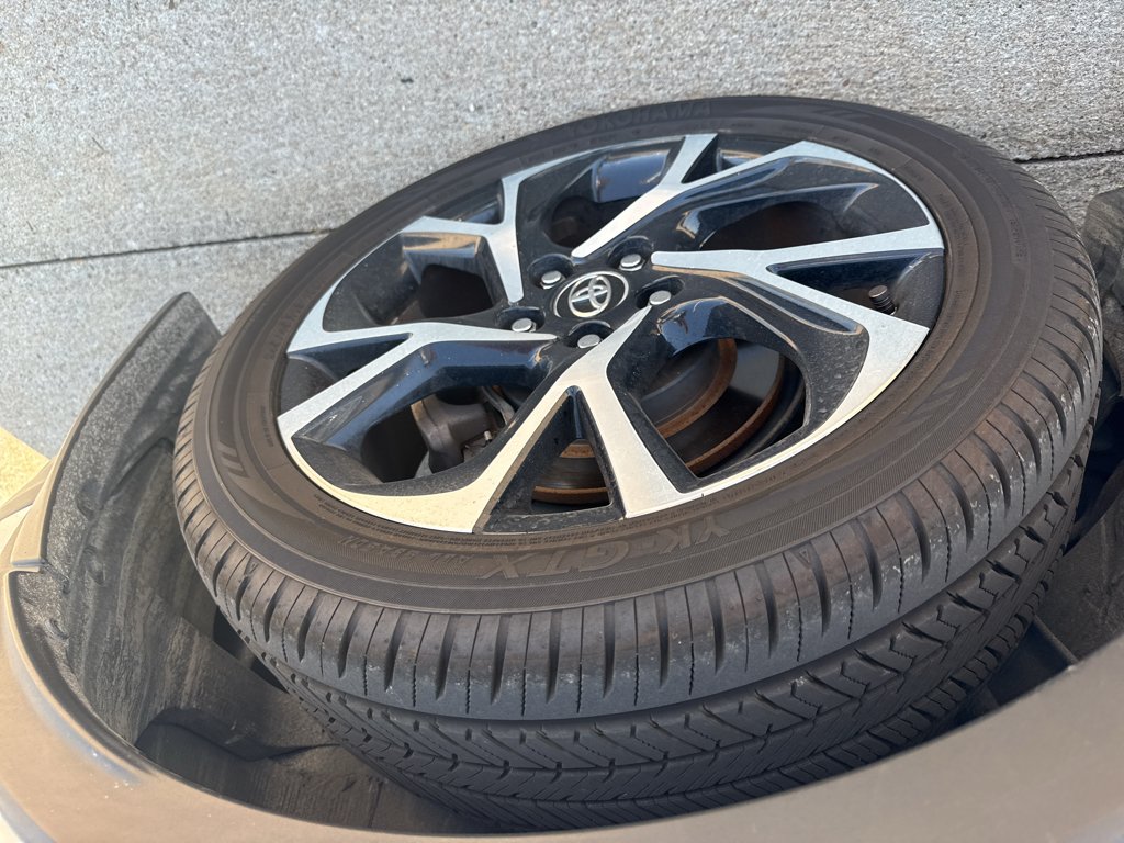 Used 2018 Blizzard Pearl Toyota XLE image 8