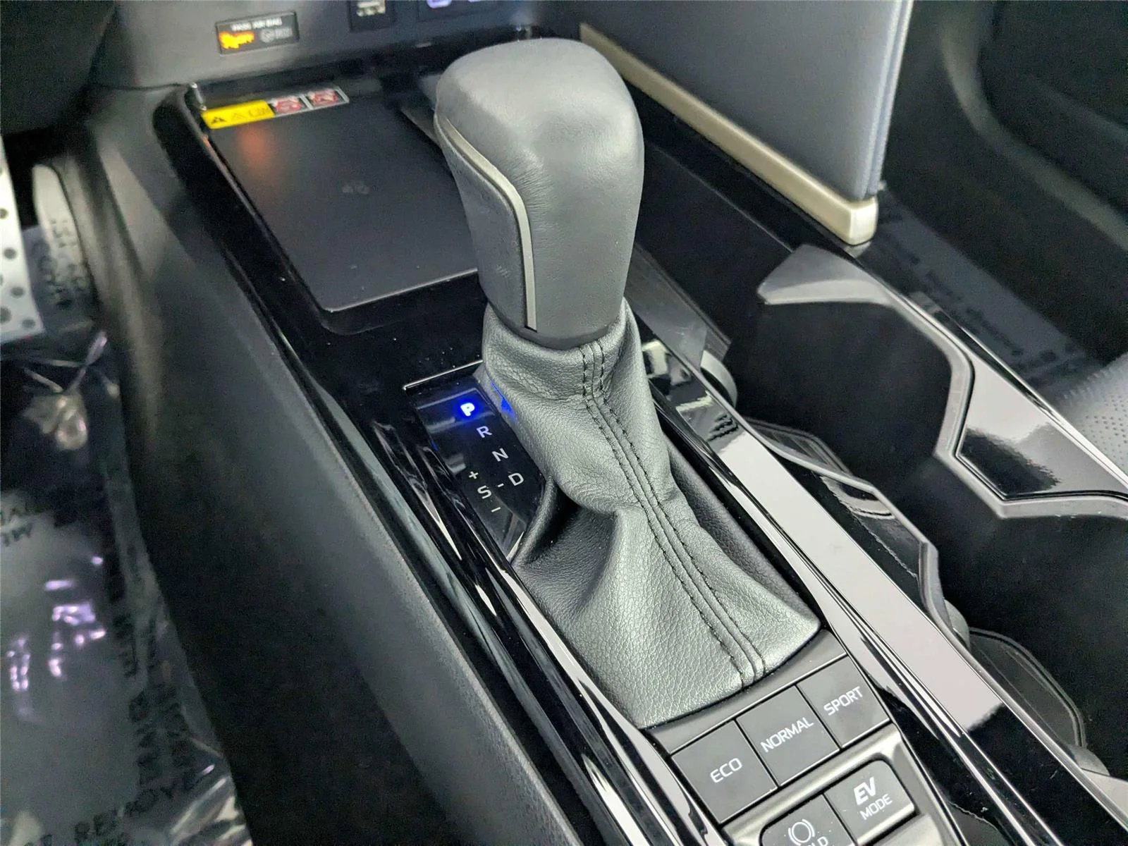 2025 Toyota Camry XSE - Photo 25