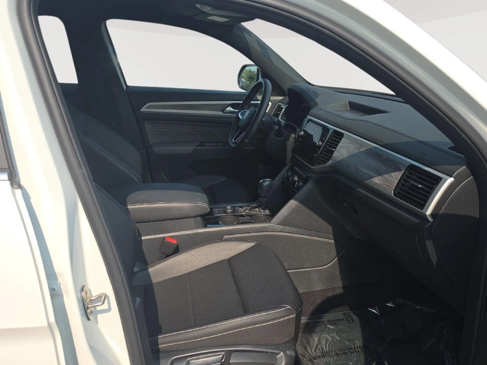 Used 2023 White Volkswagen 2.0T SE w/Technology image 8