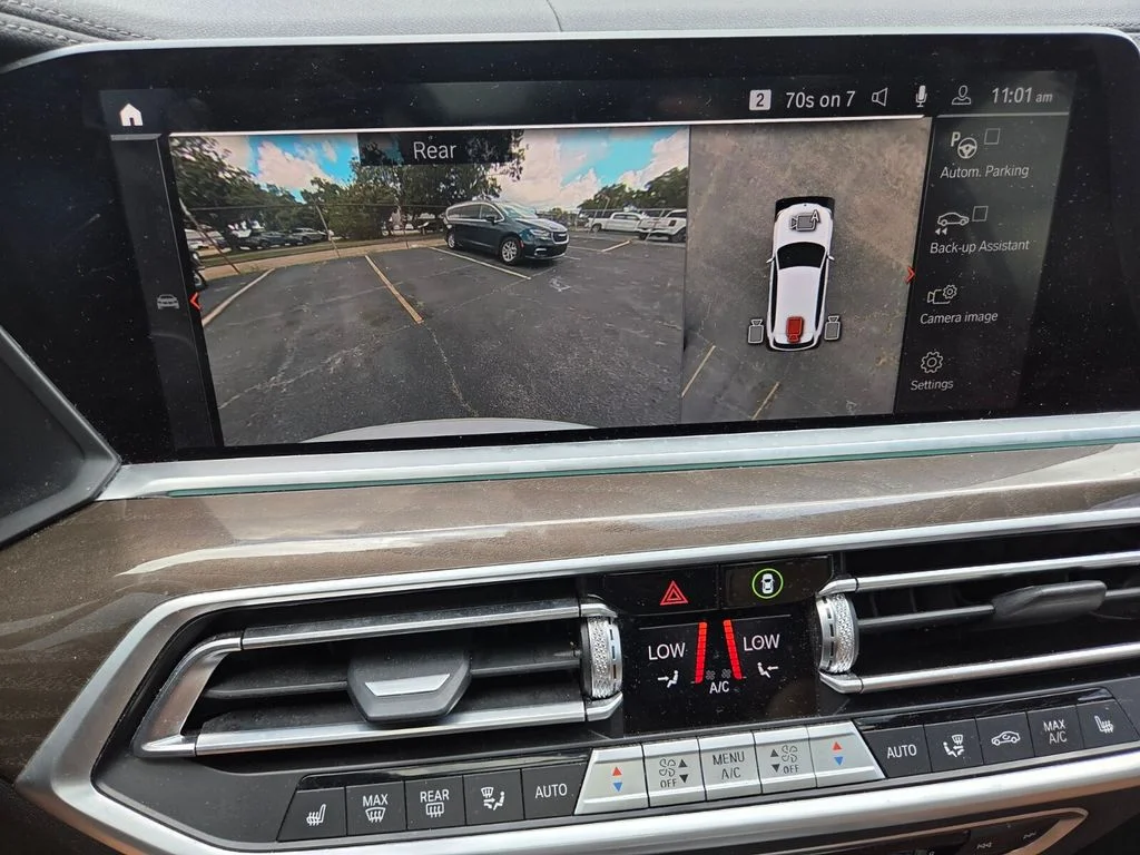 Used 2022 White BMW sDrive40i image 17