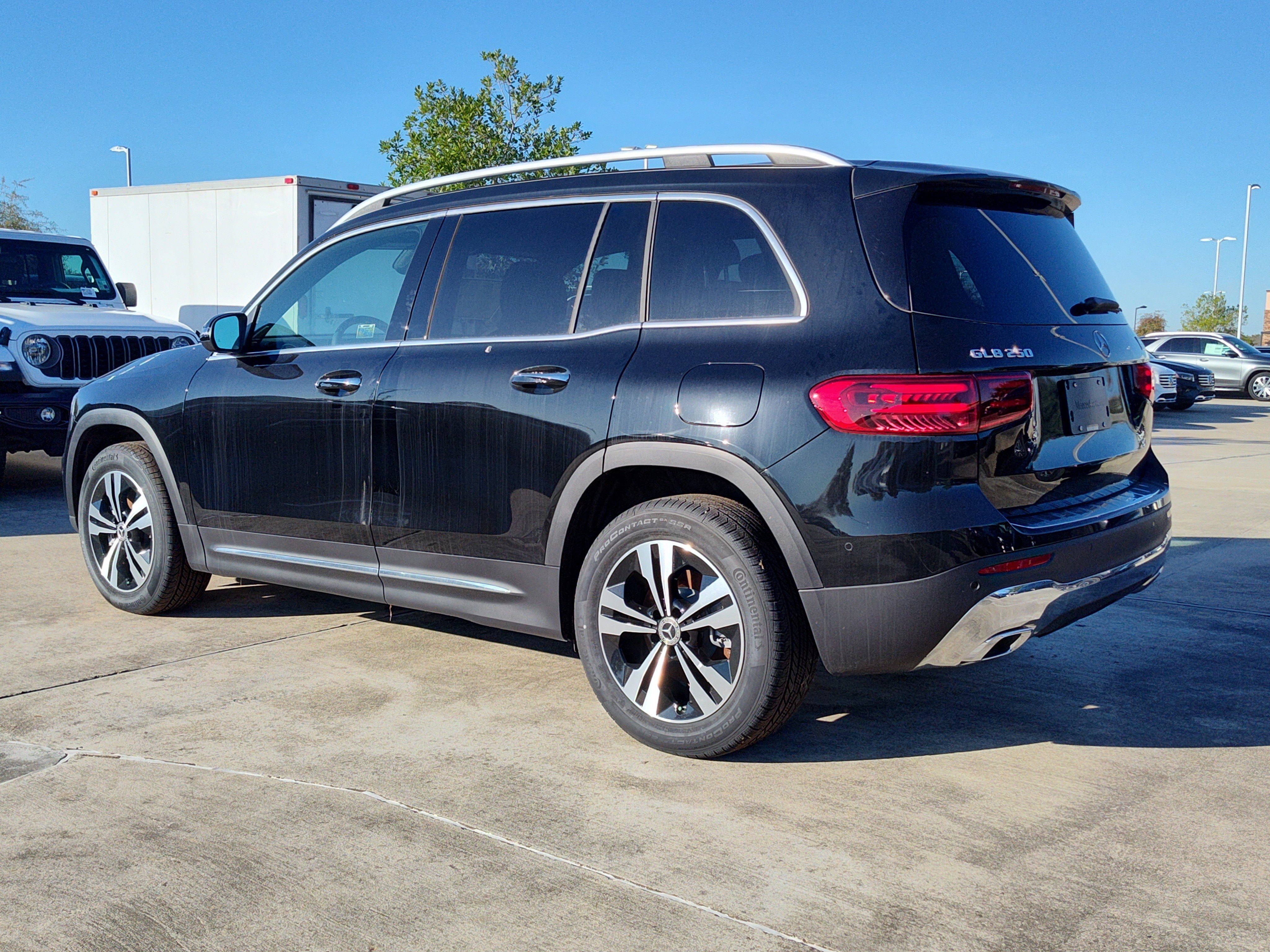 2025 Mercedes-Benz GLB Base - Photo 17