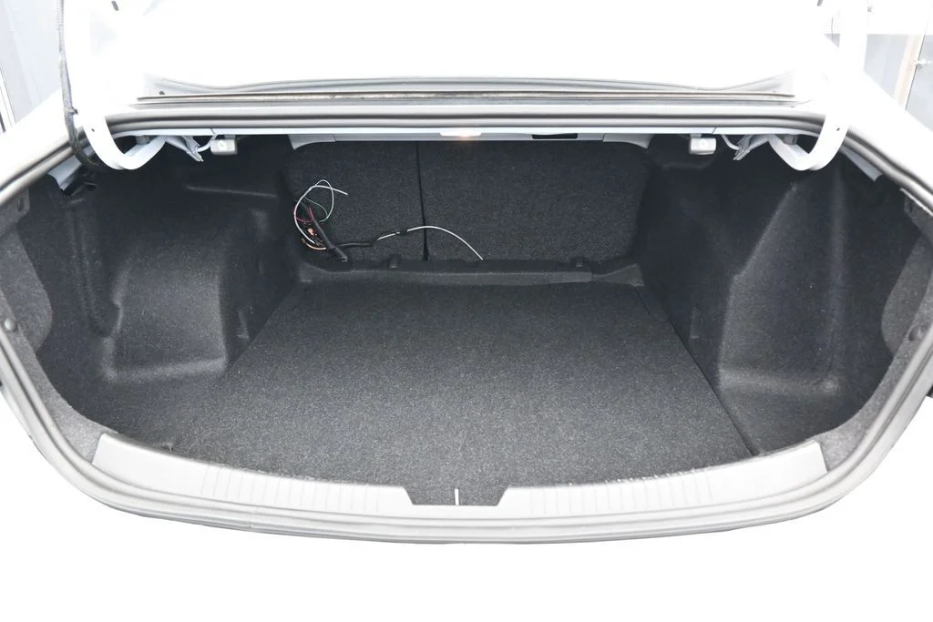 Used 2024 Summit White Chevrolet RS image 29