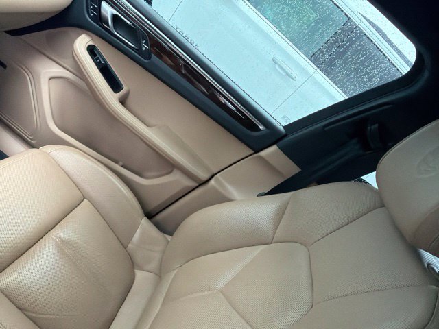 Used 2022 White Porsche Base image 3