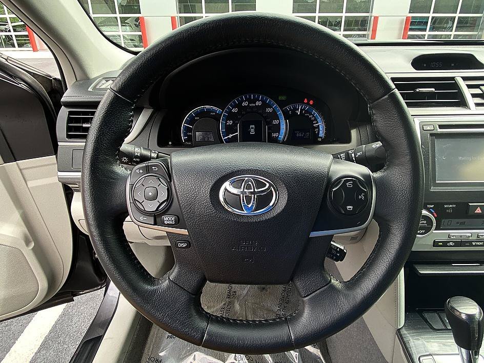 Used 2014 Magnetic Gray Metallic Toyota XLE image 12