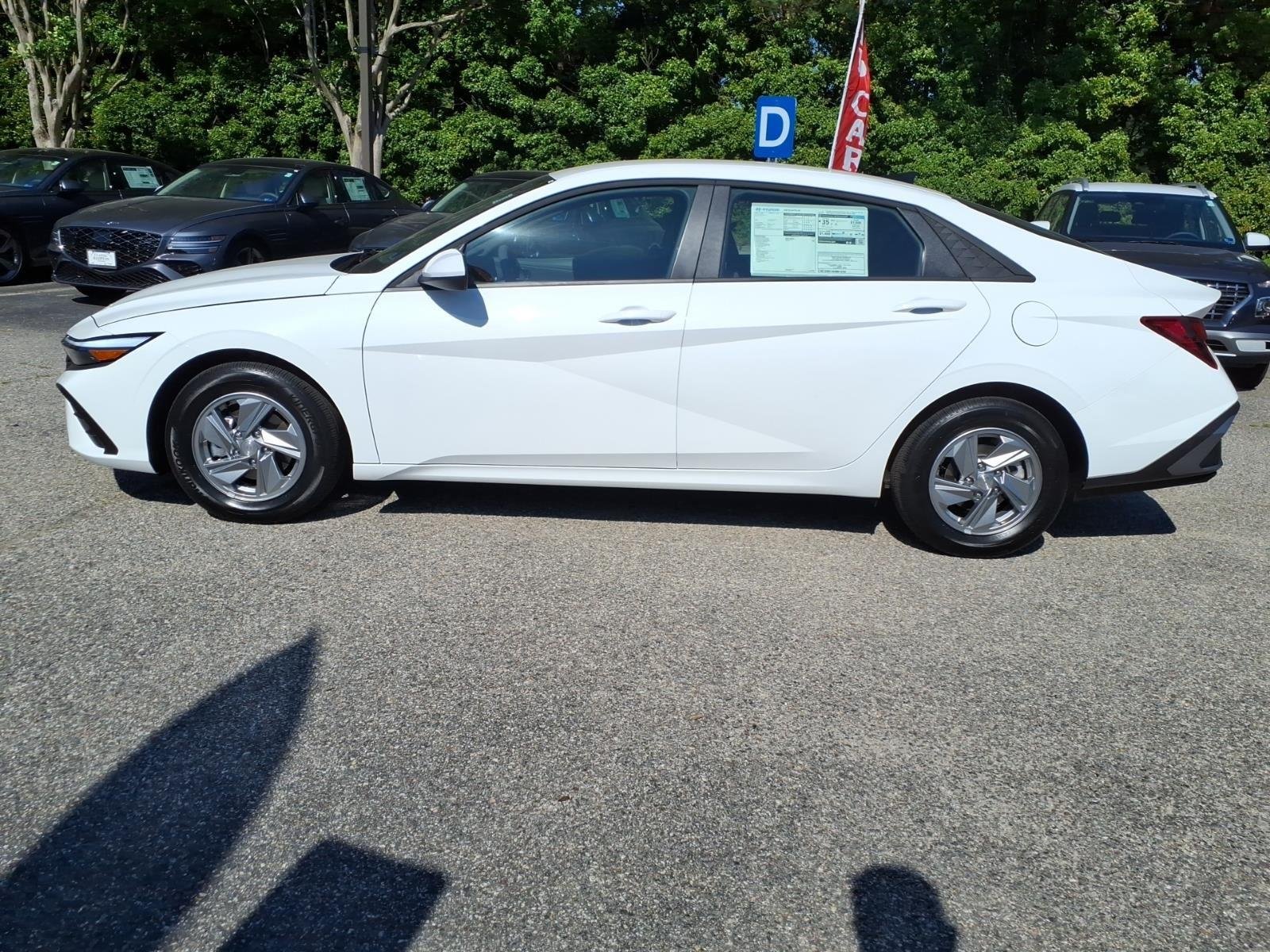 New 2026 WHITE HYUNDAI SE image 9