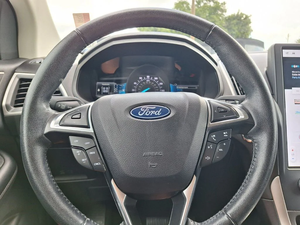 Used 2023 Oxford White Ford SEL image 16