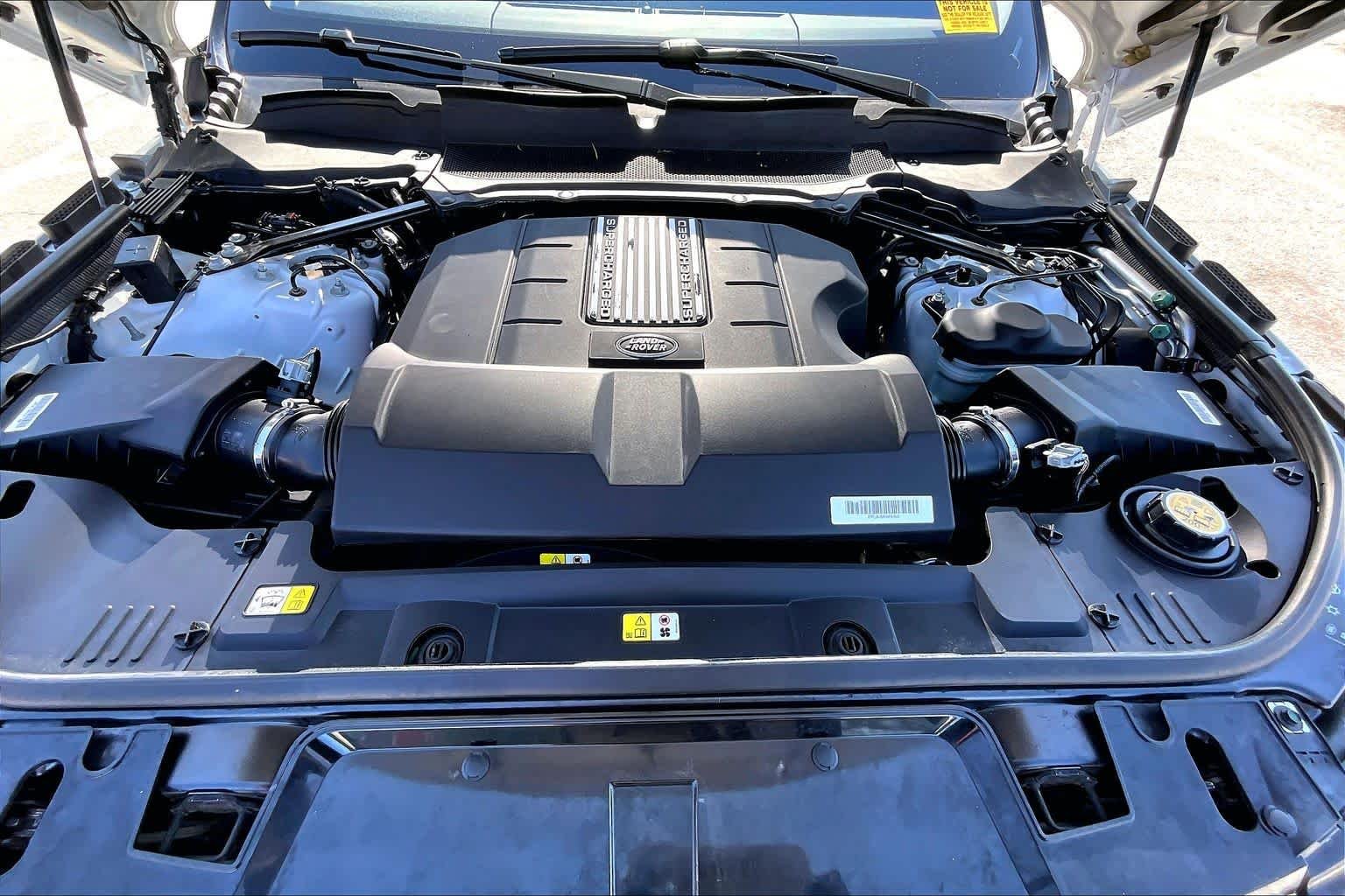 Used 2022 Fuji White Land Rover HSE Dynamic image 32