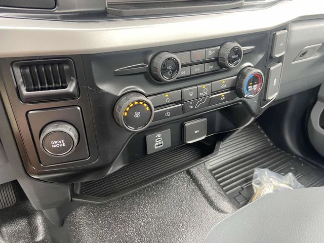2025 Ford F-350 Super Duty Chassis Cab XL - Photo 19