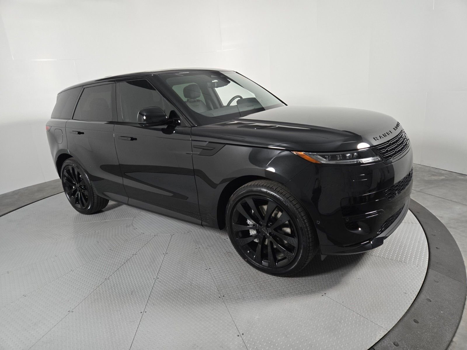 New 2026 Santorini Black Land Rover Dynamic SE image 16