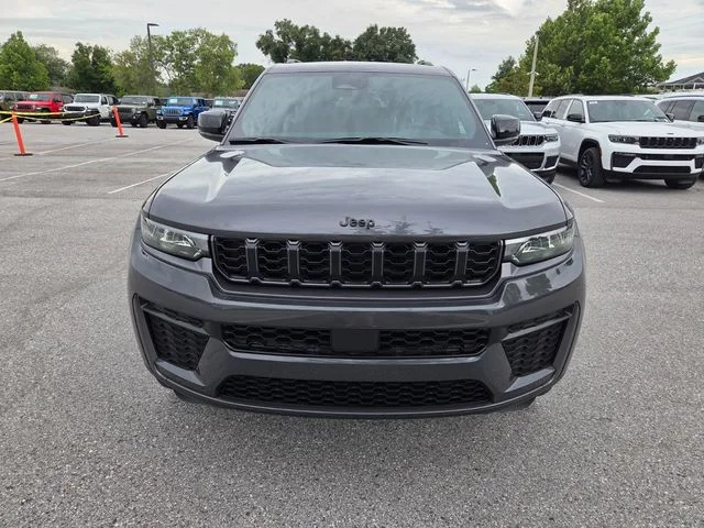 New 2026 Baltic Gray Metallic Clear-Coat Exterior Paint Jeep Altitude image 17
