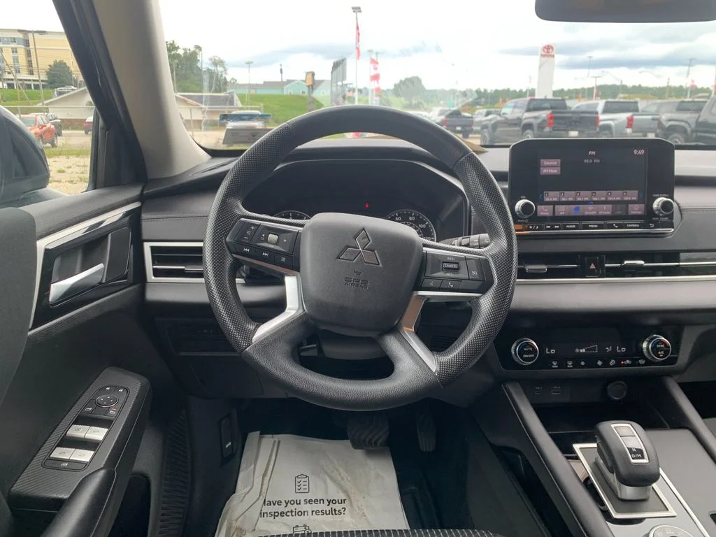 Used 2024  Mitsubishi ES image 17