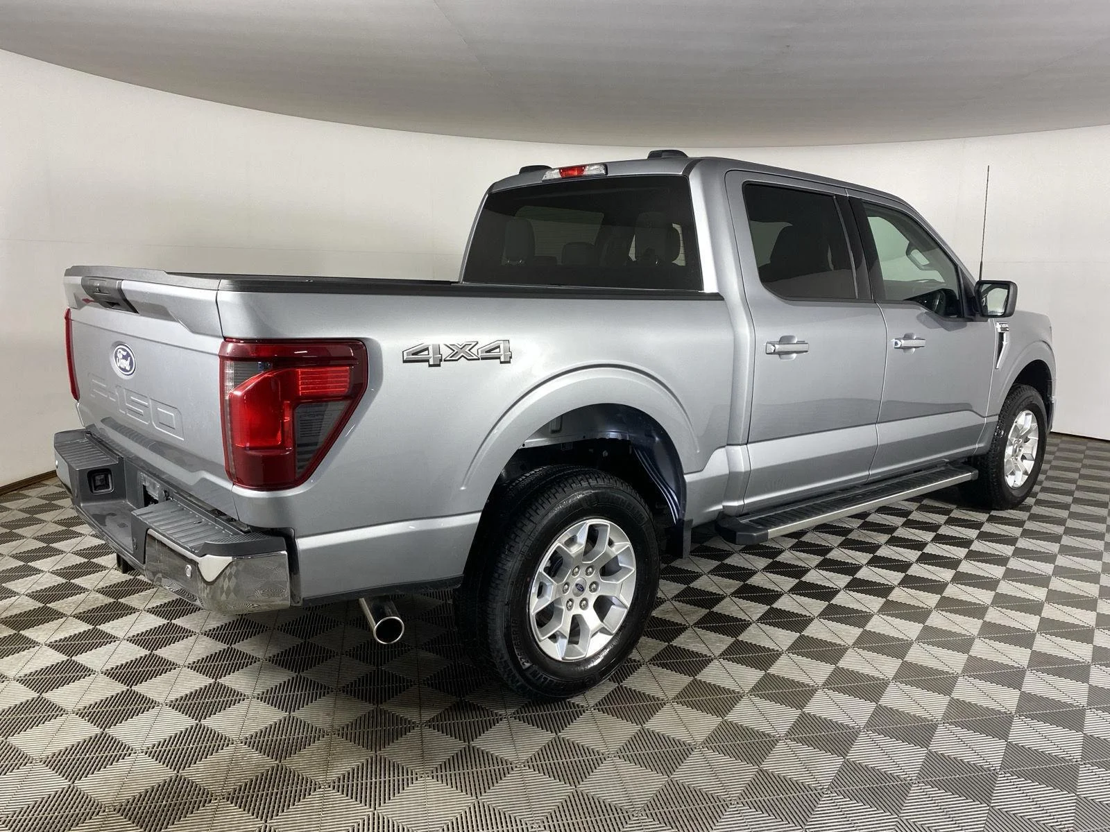 Used 2025 Iconic Silver Ford XLT image 7