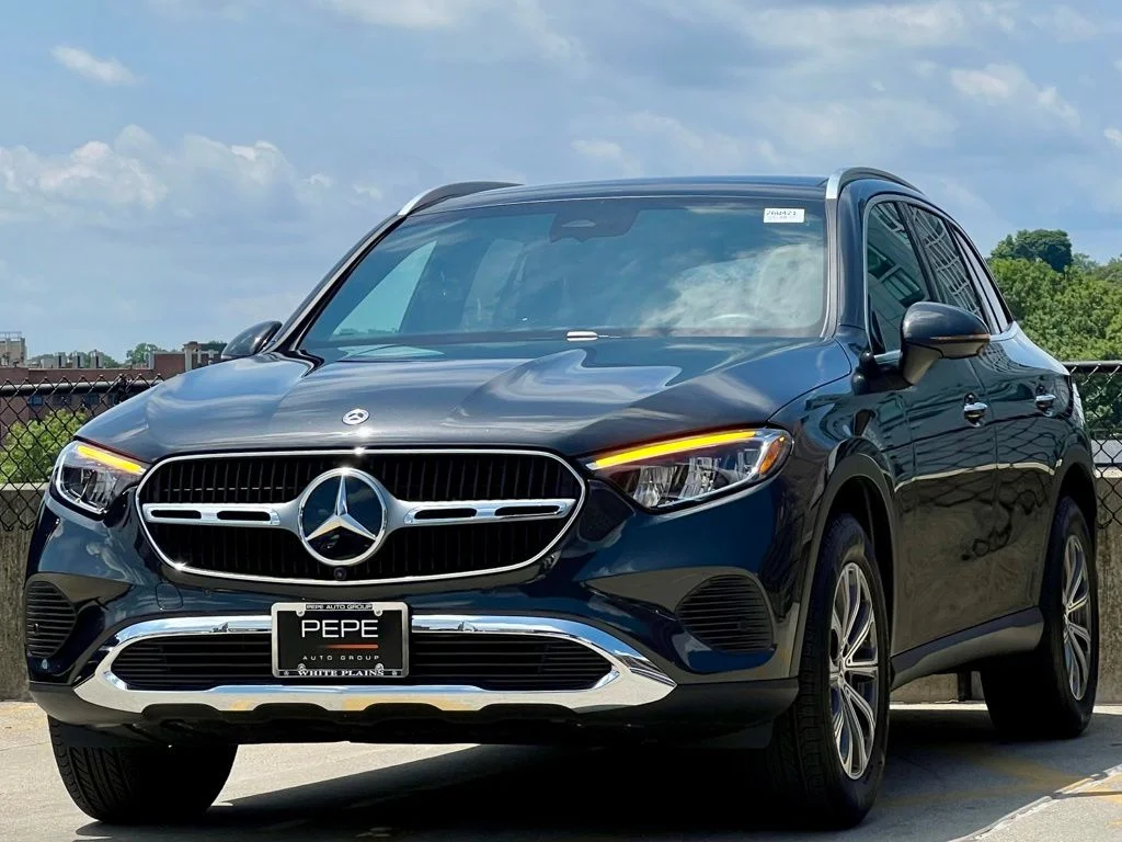 Certified Used 2026  Mercedes-Benz GLC 300 image 4