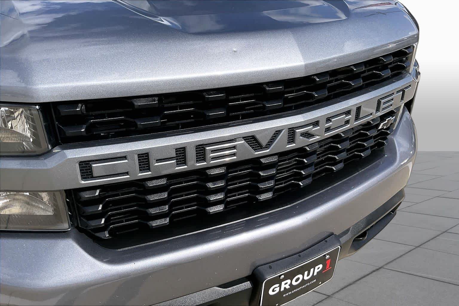 Used 2022 Satin Steel Metallic Chevrolet Custom image 29