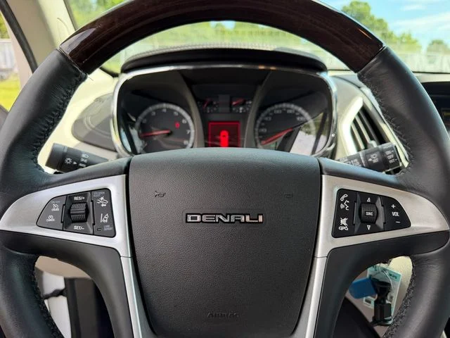 Used 2017 White GMC Denali image 14